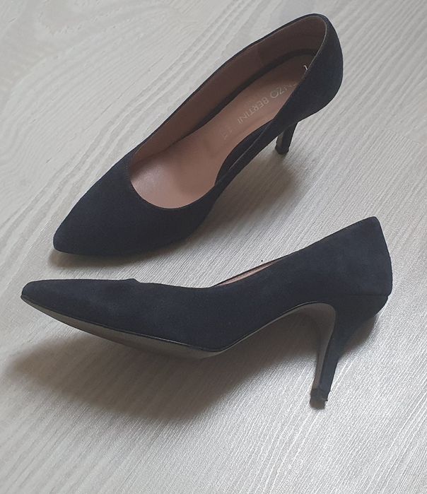 Pantofi din piele întoarsă