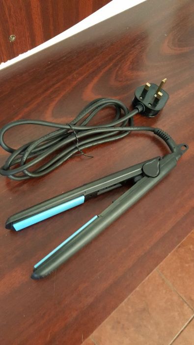 Placa de îndreptat parul Tony & Guy