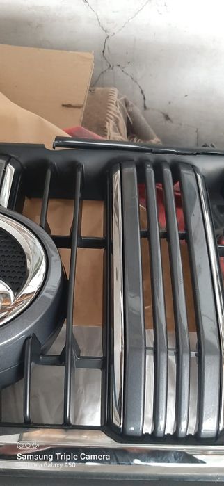 Продам решетку на машину.