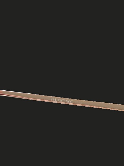 Луксозни слънчеви очила VALENTINO – златен дизайн с камъни – UV защита