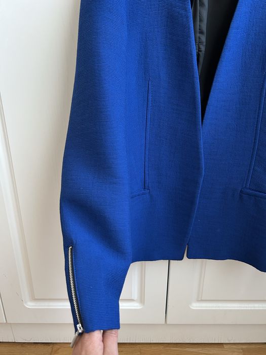 Vand sacou cambrat marca Zara