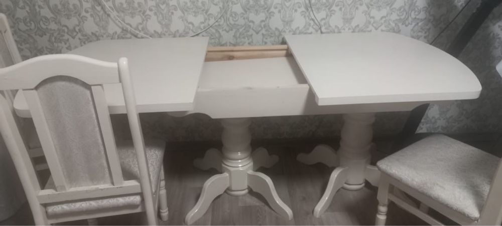 Стол без стулья слоновая кость