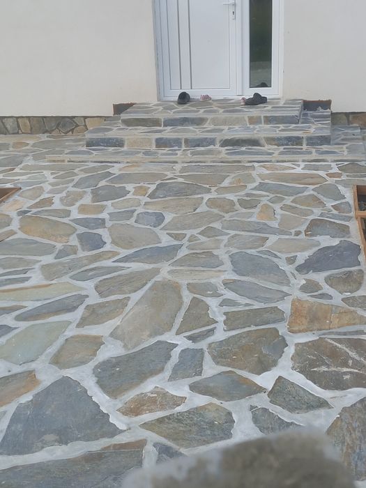 Vind și montez piatră naturală