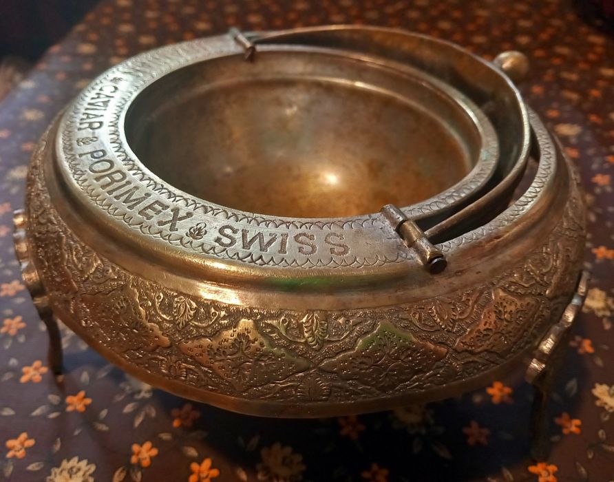 Медни сувенири и камбанка