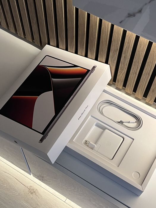 MacBook Pro 16'' (2021) - M1 Pro, 16GB RAM - IMPECABIL - Full box