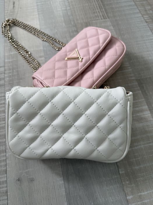 Дамска чанта GUESS