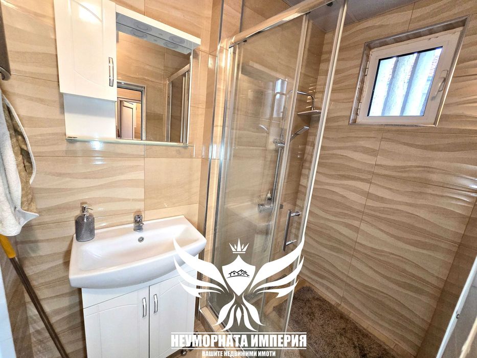 Продавам обзаведен тристаен, мансарден тристаен, двор 230кв.м., гараж и паркомясто 210РЗП в Асеновград кв.Баба тонка - снимка 10