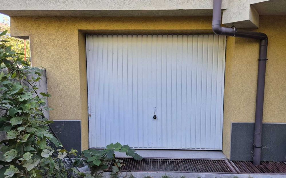 Тристаен тухлен апартамент с гараж в гр. Перник, кв. Димова махала