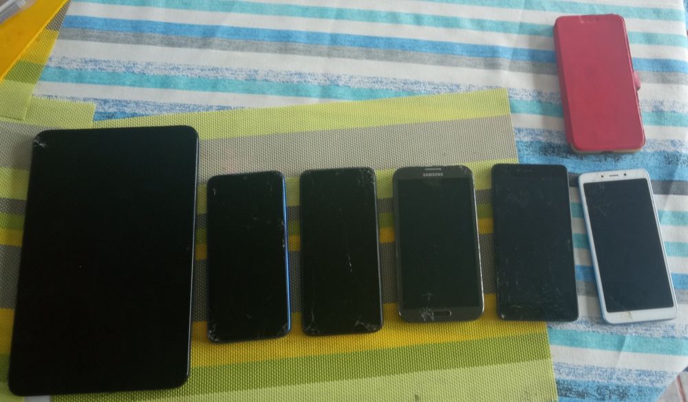 Лот за части/възстановяване (6 устройства + кейс) - Nokia, Redmi, Samsung