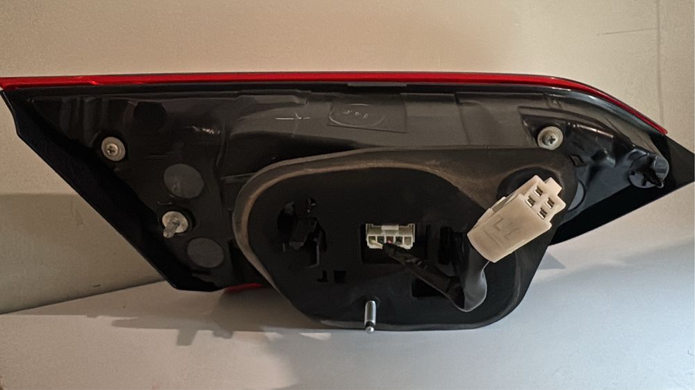 Фонарь Тойота камри 75 2021 года