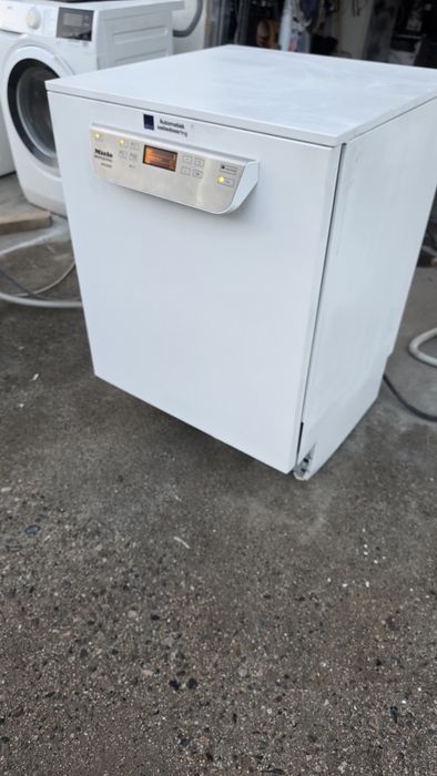 Съдомиялна професионална Miele PG 8059  Свободно стояща