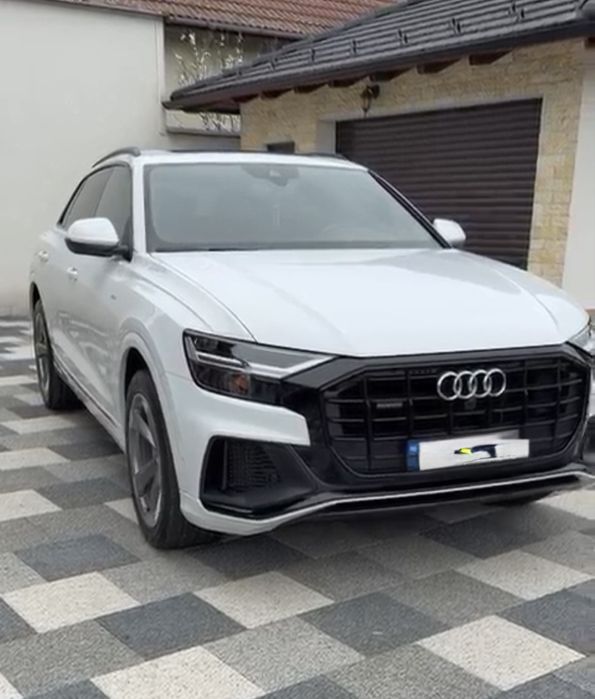 Audi Q8 variante +_