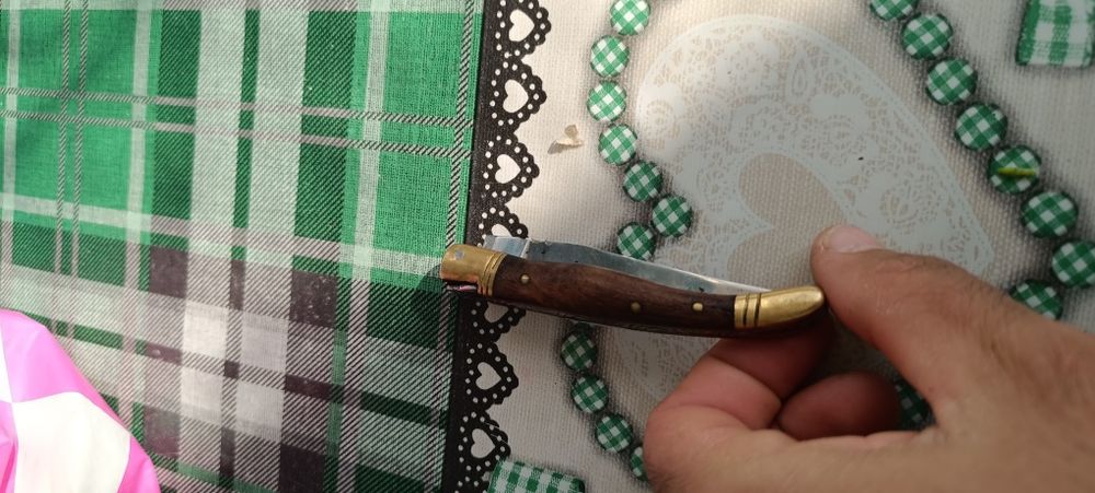 Продавам стар джобен нож