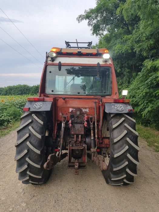 Tractor Fiat Agri 100-90 cu încărcător frontal.