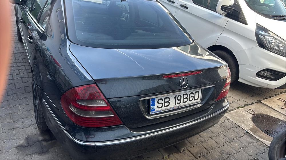 MERCEDES-BENZ E-Class 0 — imagine 3