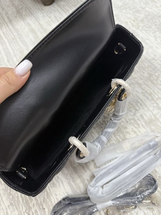 Сумка Dior D-Joy Medium