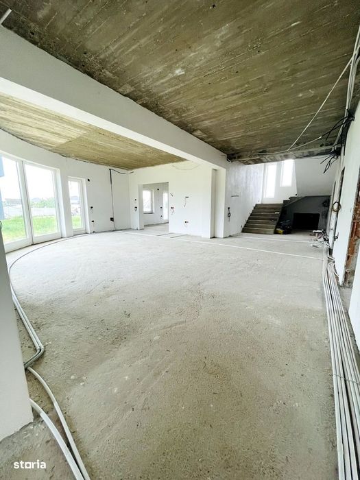 Casǎ de vânzare 7 camere P+E Sânmartin