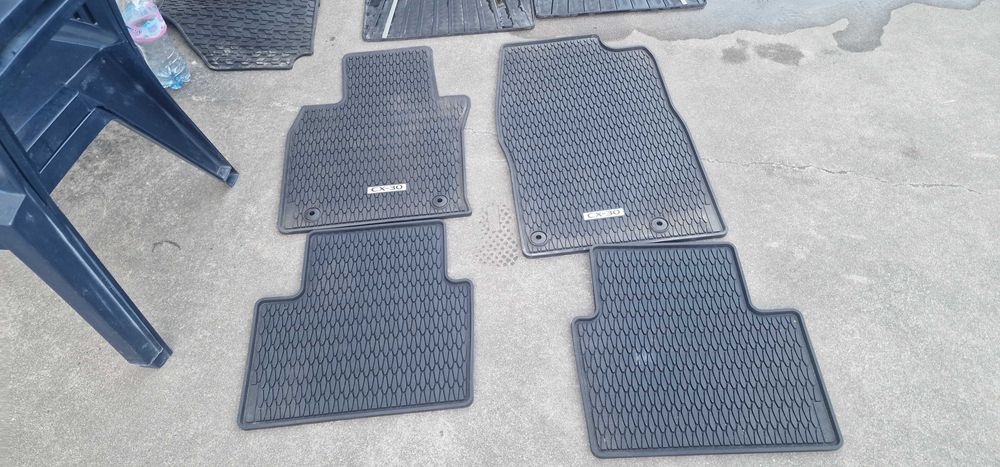 Mazda CX-30-гумени стелки орг