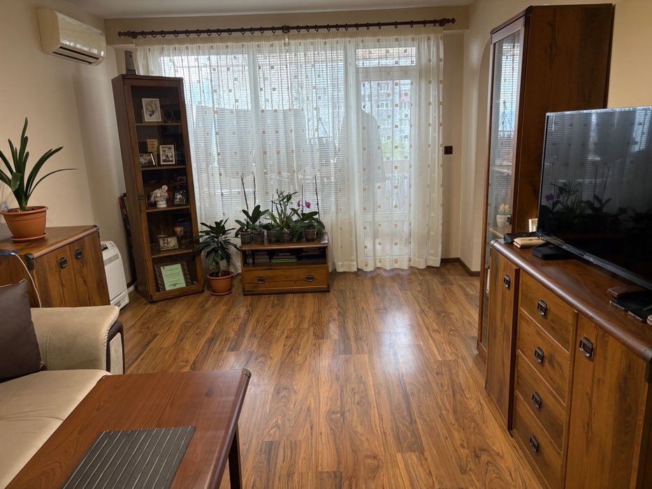 Продава апартамент