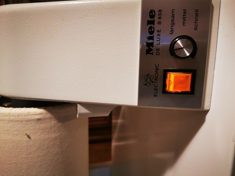 Гладачна машина Miele