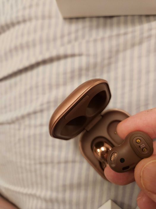 Слушалки airbuds