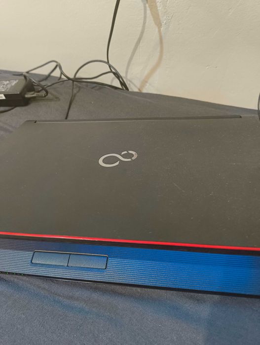 Лаптоп fudjitsu  8 гб