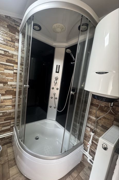 Cabina de dus cu hidromasaj