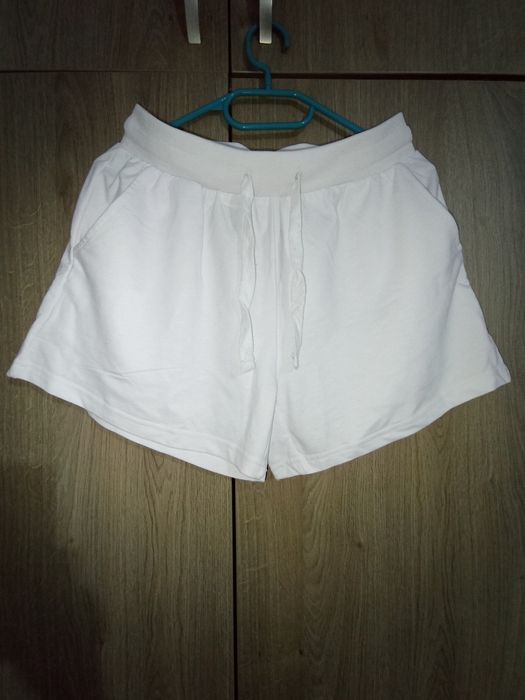 Pantaloni scurți cu buzunare