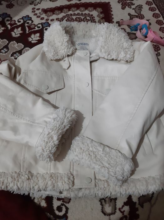 Қызбаланың курткасы