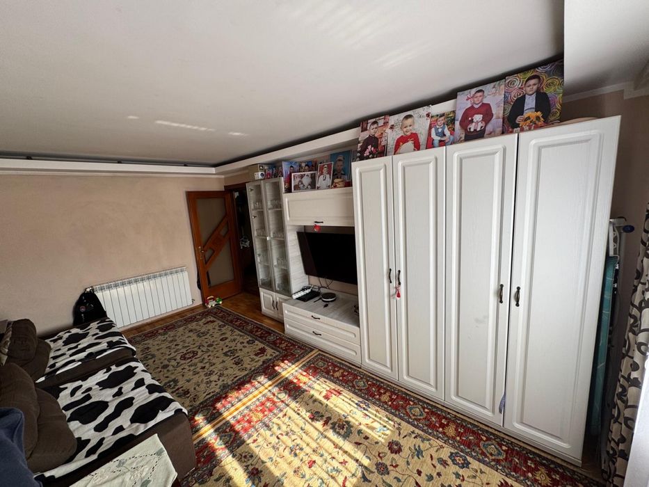 Se vinde apartament 3 CAMERE