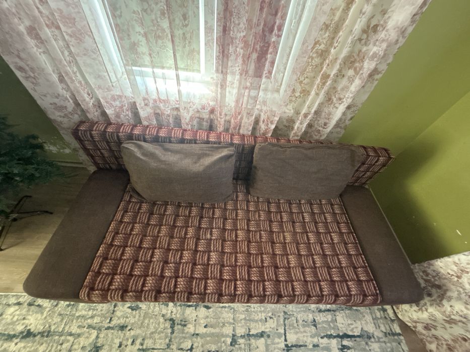Диван в хорошем состоянии