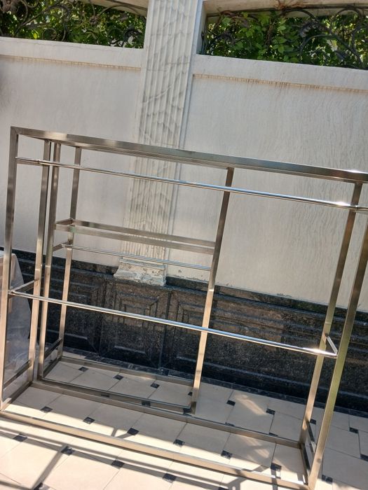 Продаётся стеллажи бля магазинов одежды