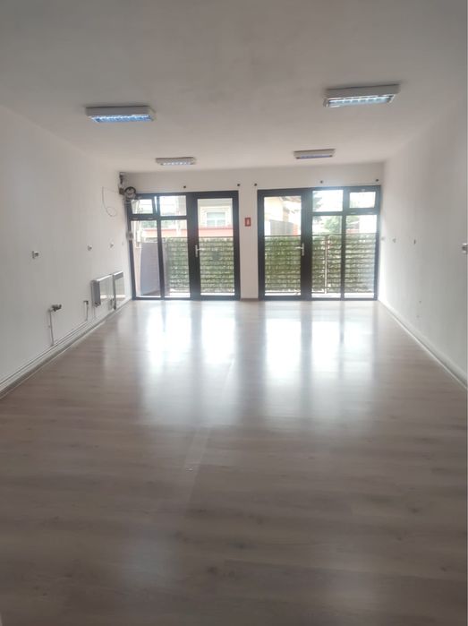 Inchiriez spatiu comercial/birou