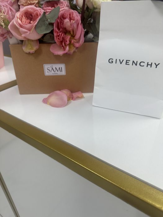 Продам новые духи Givenchy(новинка)