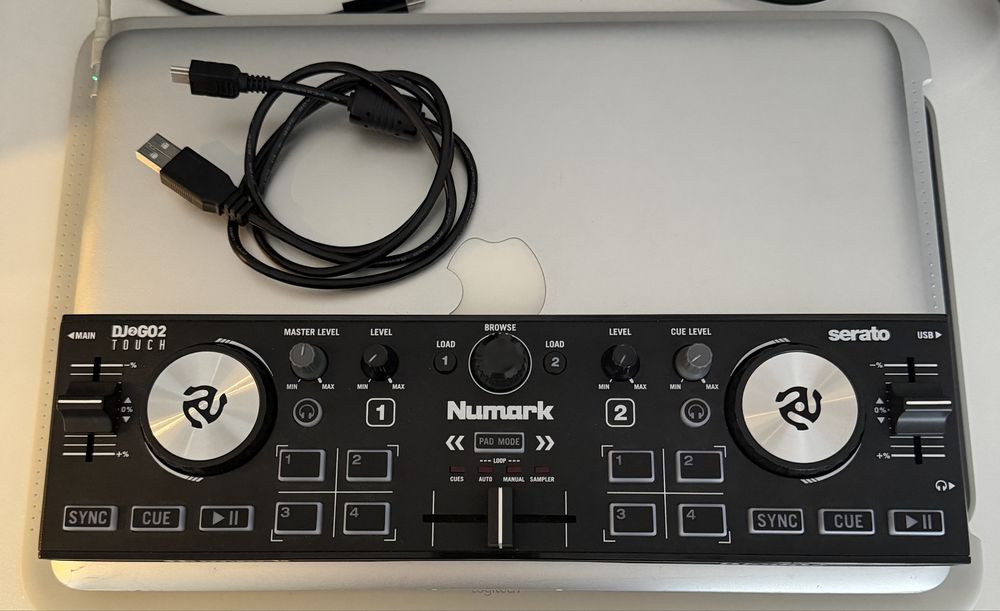 Продавам DJ2GO2 Touch
