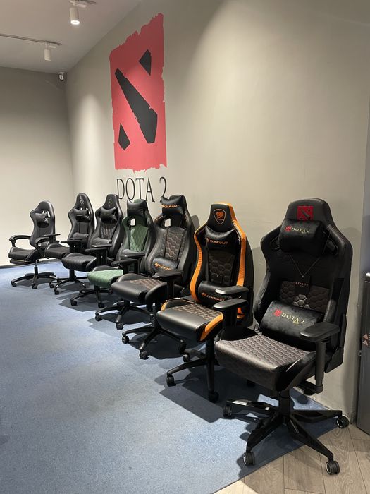 Игровое компьютерное геймерское кресло cougar gladiator