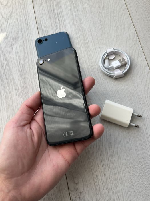 ••Iphone SE 2 • BATERIE 95% •