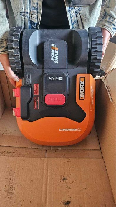 Косачка-робот WORX LANDROID WR130E 300 м2