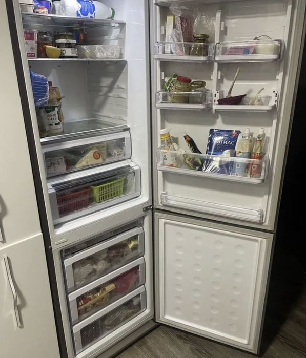 Холодильник Samsung