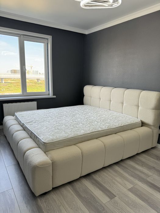 Спальная кровать