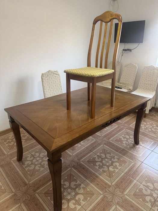 Кухонный стол со стульями