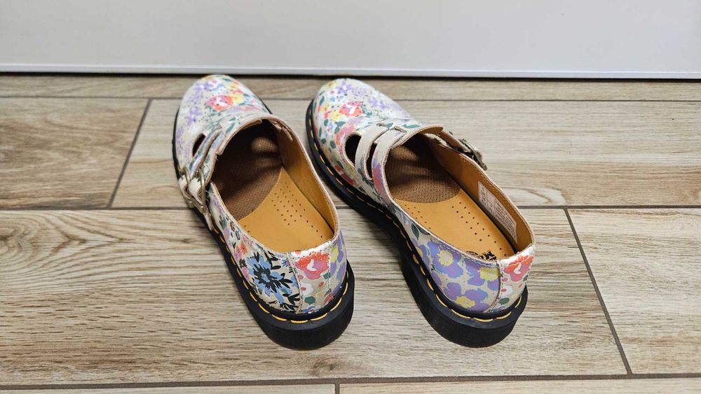Дамски обувки Dr Martens номер 38, два чифта