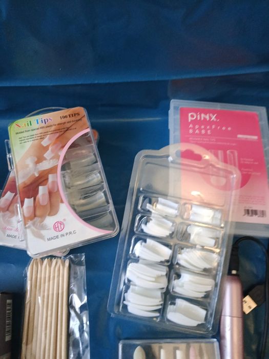 Lampa uv plus ustensile pentru unghii