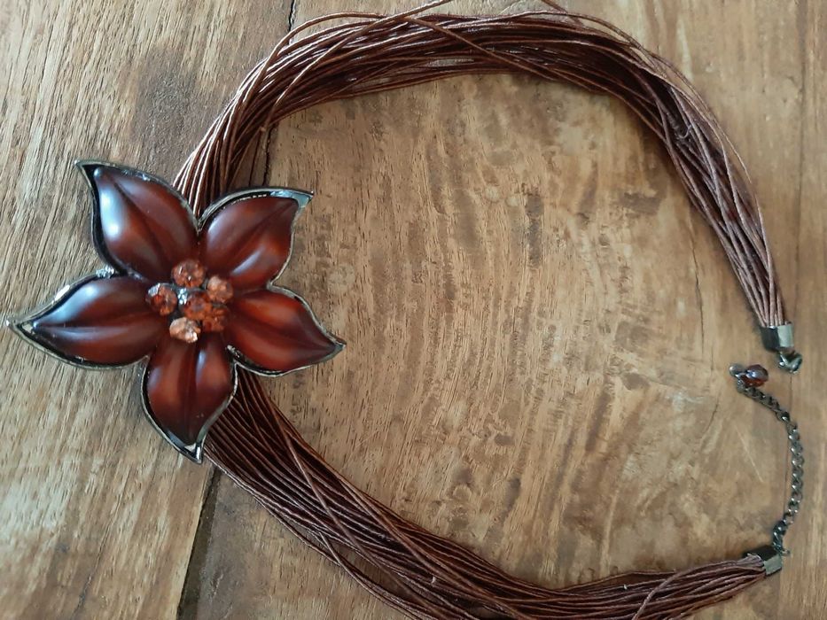 Красиво Колие Качествена бижутерия + БОНУС Гривна! НОВИ!