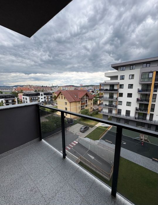 Inchiriez apartament regim hotelier Bistrita.