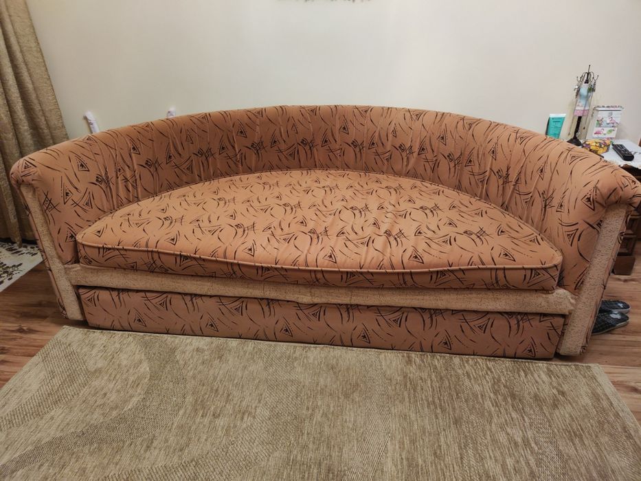 Разтегателен диван