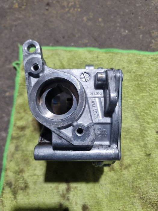Pompa vacuum originala Audi A4 B8 1.8 tfsi CDHB 160cp ( 06J145100B )