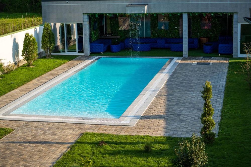 Piscina Privata pentru Pool Party
