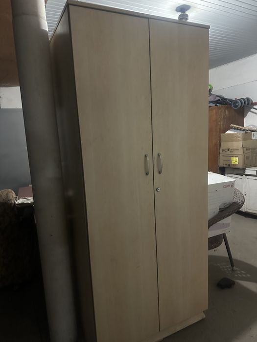 Шкаф вешевой в отличном сост.