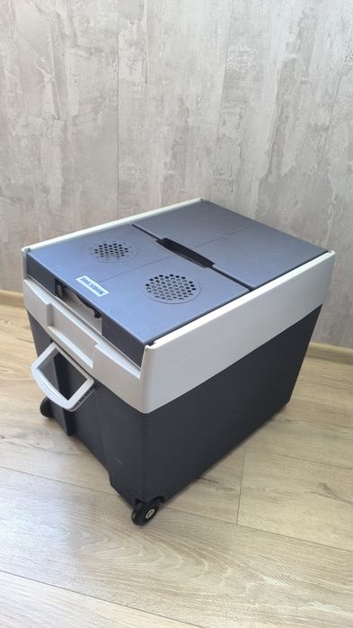 Комбинирана хладилна чанта Mobicool W48 12/220 волта 48 литра .